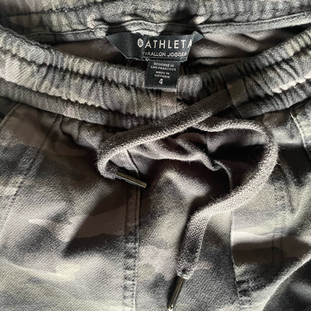 Athleta camo joggers